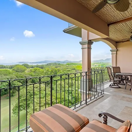 Luxury Ocean-View 3-Bd Penthouse Villa