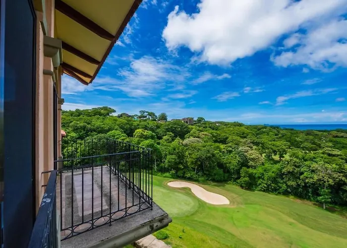 Stunning Luxury Penthouse In Exclusive Beachfront Community With Resort-style Amenities & Sweeping Views Of The Ocean & Golf Course Сasa de vacaciones