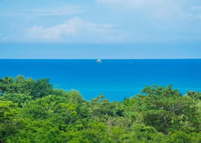 Сasa de vacaciones Stunning Luxury Penthouse In Exclusive Beachfront Community With Resort-style Amenities & Sweeping Views Of The Ocean & Golf Course *