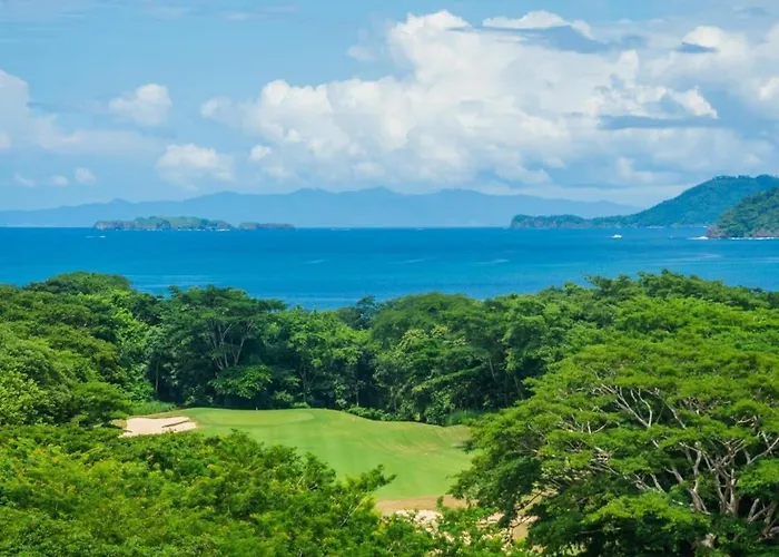 Сasa de vacaciones Stunning Luxury Penthouse In Exclusive Beachfront Community With Resort-style Amenities & Sweeping Views Of The Ocean & Golf Course Santa Cruz (Guanacaste)
