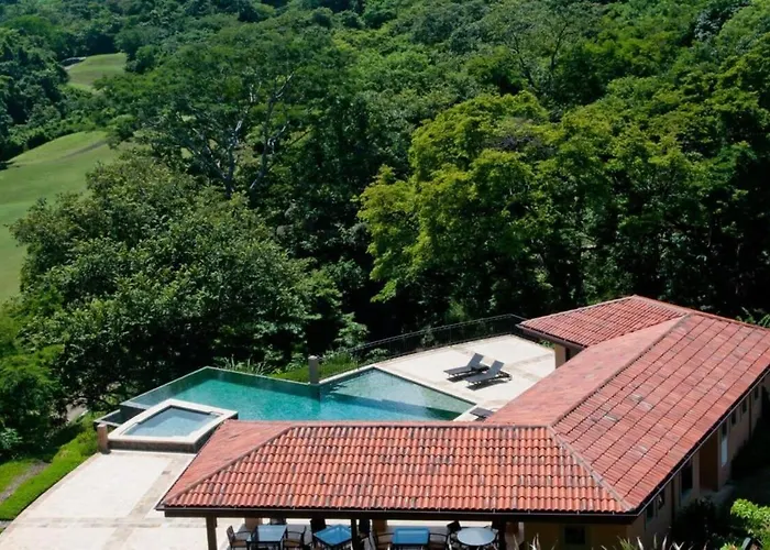 Stunning Luxury Penthouse In Exclusive Beachfront Community With Resort-style Amenities & Sweeping Views Of The Ocean & Golf Course Santa Cruz (Guanacaste)