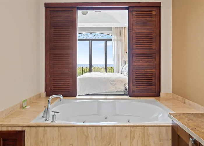 Сasa de vacaciones Stunning Luxury Penthouse In Exclusive Beachfront Community With Resort-style Amenities & Sweeping Views Of The Ocean & Golf Course Santa Cruz (Guanacaste)