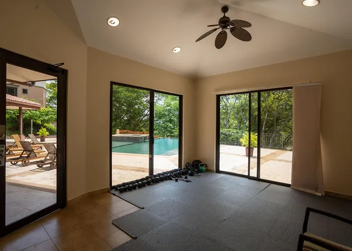 Stunning Luxury Penthouse In Exclusive Beachfront Community With Resort-style Amenities & Sweeping Views Of The Ocean & Golf Course Santa Cruz (Guanacaste)