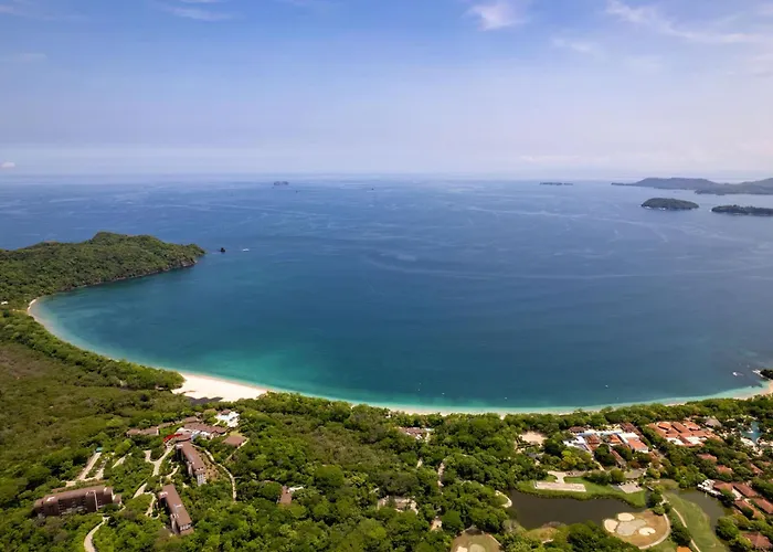 Сasa de vacaciones Stunning Luxury Penthouse In Exclusive Beachfront Community With Resort-style Amenities & Sweeping Views Of The Ocean & Golf Course