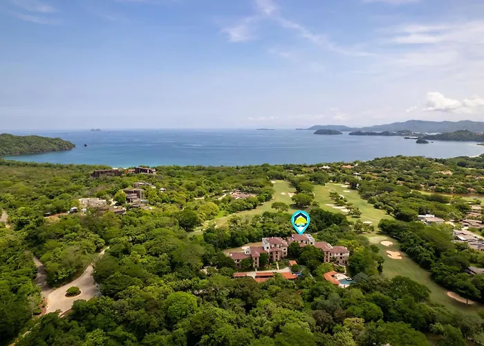 Stunning Luxury Penthouse In Exclusive Beachfront Community With Resort-style Amenities & Sweeping Views Of The Ocean & Golf Course Сasa de vacaciones Santa Cruz (Guanacaste)