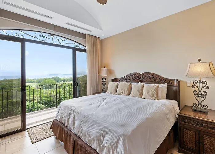 Сasa de vacaciones Stunning Luxury Penthouse In Exclusive Beachfront Community With Resort-style Amenities & Sweeping Views Of The Ocean & Golf Course Santa Cruz (Guanacaste)