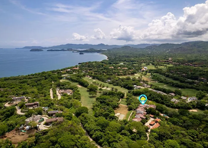 Сasa de vacaciones Stunning Luxury Penthouse In Exclusive Beachfront Community With Resort-style Amenities & Sweeping Views Of The Ocean & Golf Course Santa Cruz (Guanacaste)