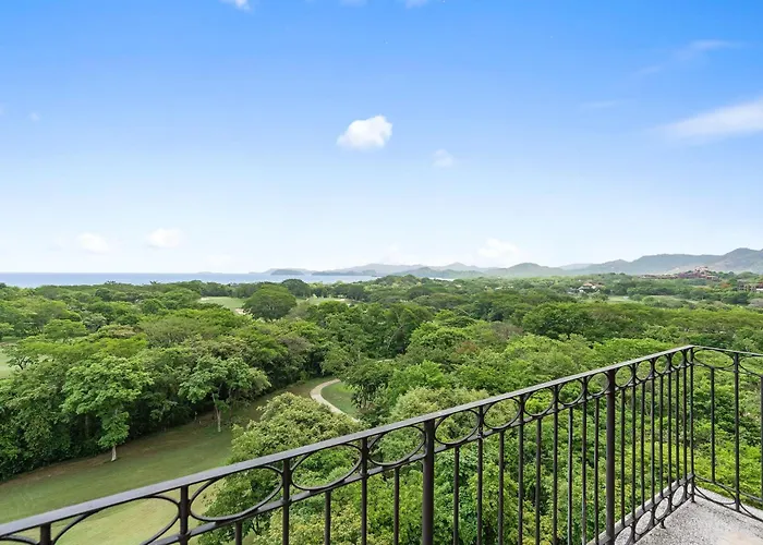 Stunning Luxury Penthouse In Exclusive Beachfront Community With Resort-style Amenities & Sweeping Views Of The Ocean & Golf Course Santa Cruz (Guanacaste)