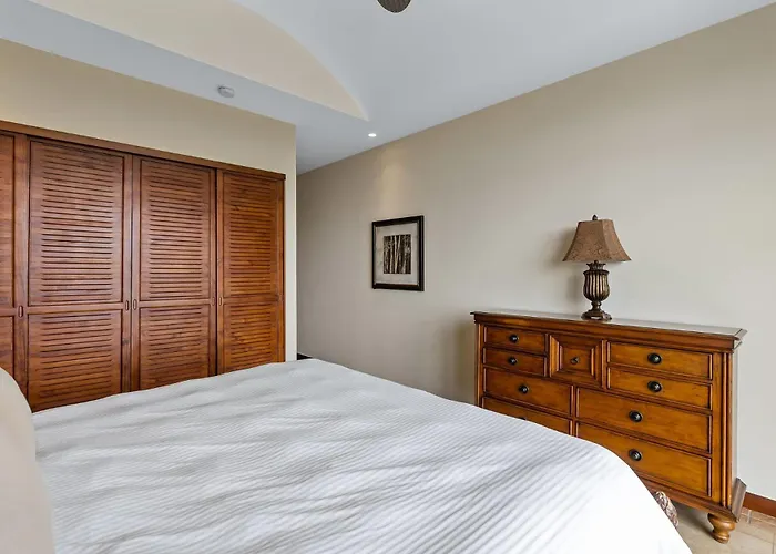 Сasa de vacaciones Stunning Luxury Penthouse In Exclusive Beachfront Community With Resort-style Amenities & Sweeping Views Of The Ocean & Golf Course