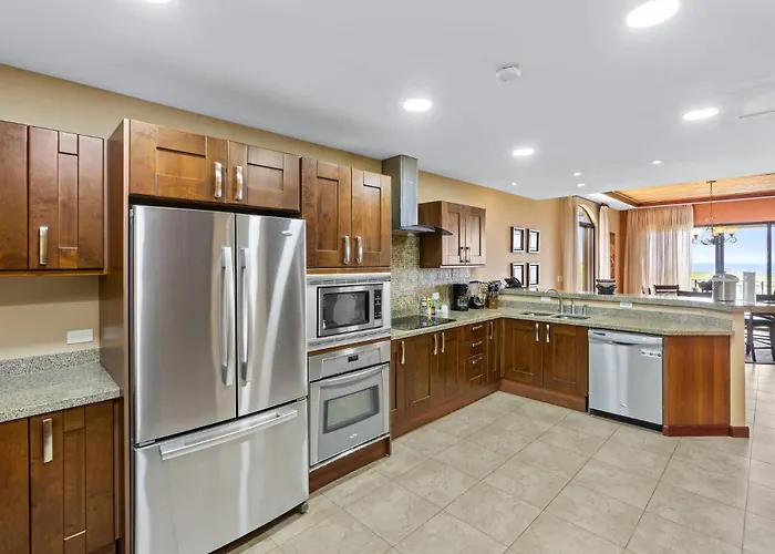 Сasa de vacaciones Stunning Luxury Penthouse In Exclusive Beachfront Community With Resort-style Amenities & Sweeping Views Of The Ocean & Golf Course *