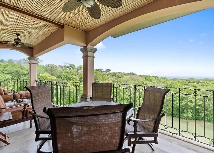 Сasa de vacaciones Stunning Luxury Penthouse In Exclusive Beachfront Community With Resort-style Amenities & Sweeping Views Of The Ocean & Golf Course Santa Cruz (Guanacaste)