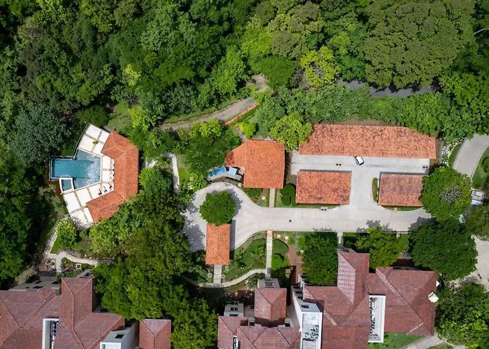 Stunning Luxury Penthouse In Exclusive Beachfront Community With Resort-style Amenities & Sweeping Views Of The Ocean & Golf Course Santa Cruz (Guanacaste)