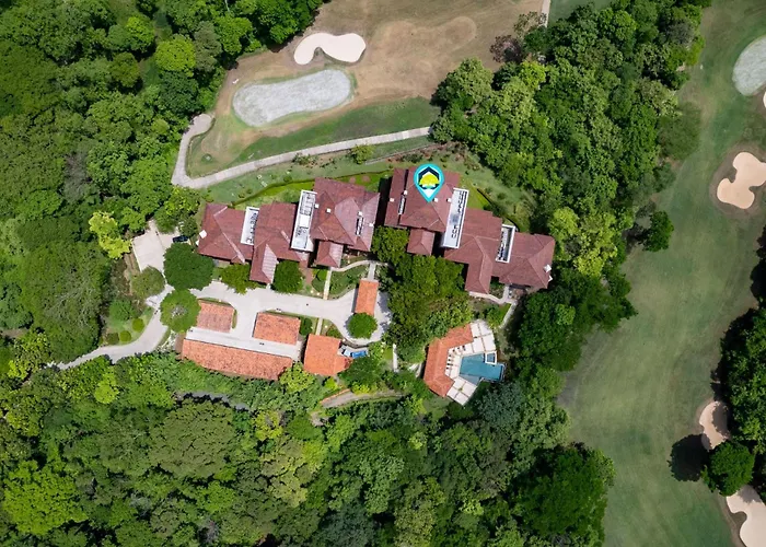 Stunning Luxury Penthouse In Exclusive Beachfront Community With Resort-style Amenities & Sweeping Views Of The Ocean & Golf Course Santa Cruz (Guanacaste)